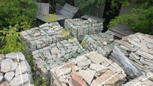 Гранитный плитняк галтованный для мощения купить в Туринске