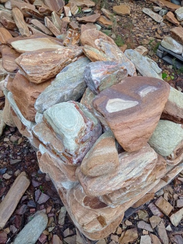 Златолит жёлтый, жёлто-зелёный глыбки и валуны для ланшафтного дизайна купить в Туринске