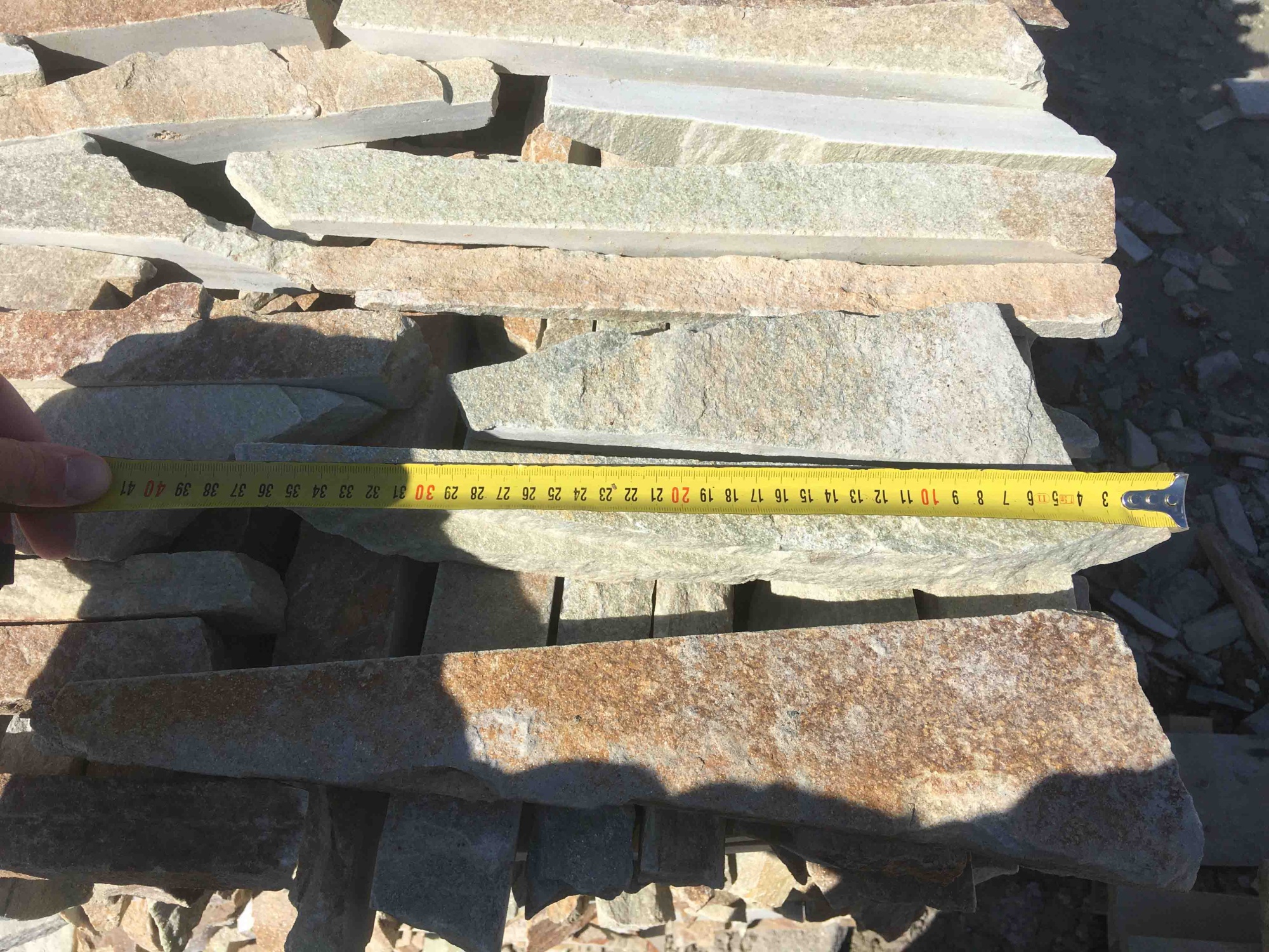 Горбушка златолит золотистый для облицовки купить в Туринске