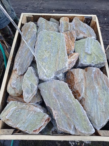 Златолит жёлтый, жёлто-зелёный глыбки и валуны для ланшафтного дизайна купить в Туринске