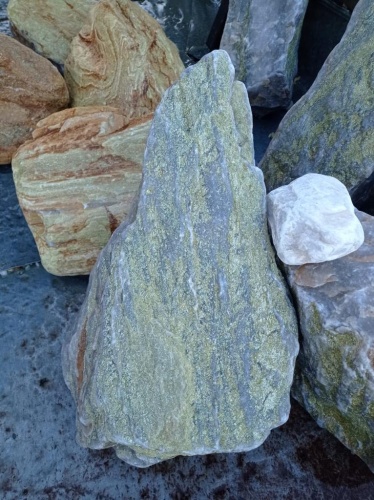 Златолит жёлтый, жёлто-зелёный глыбки и валуны для ланшафтного дизайна купить в Туринске