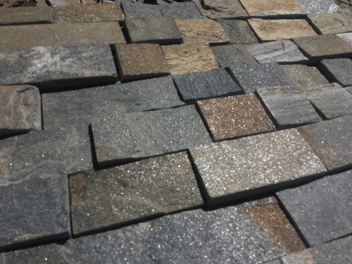 Плитка пилёная златолит Уральский для цоколя, отмостки купить в Туринске