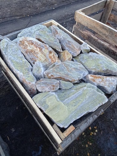 Златолит жёлтый, жёлто-зелёный глыбки и валуны для ланшафтного дизайна купить в Туринске