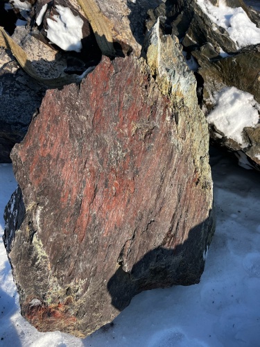 Ландшафтные глыбы красно-фиолетовые 200-1000 килограмм купить в Туринске