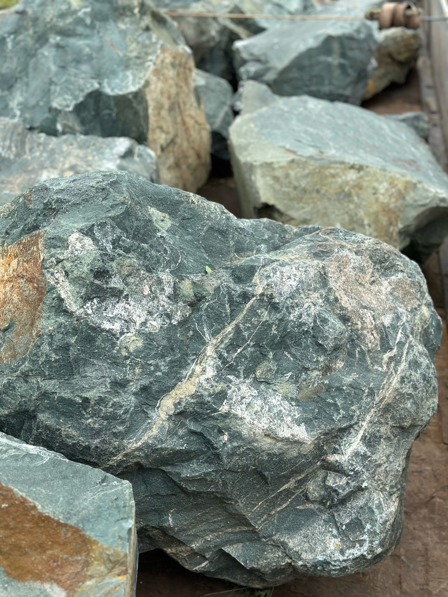 Камни для ландшафтного дизайна зелёные 10-60 килограмм купить в Туринске