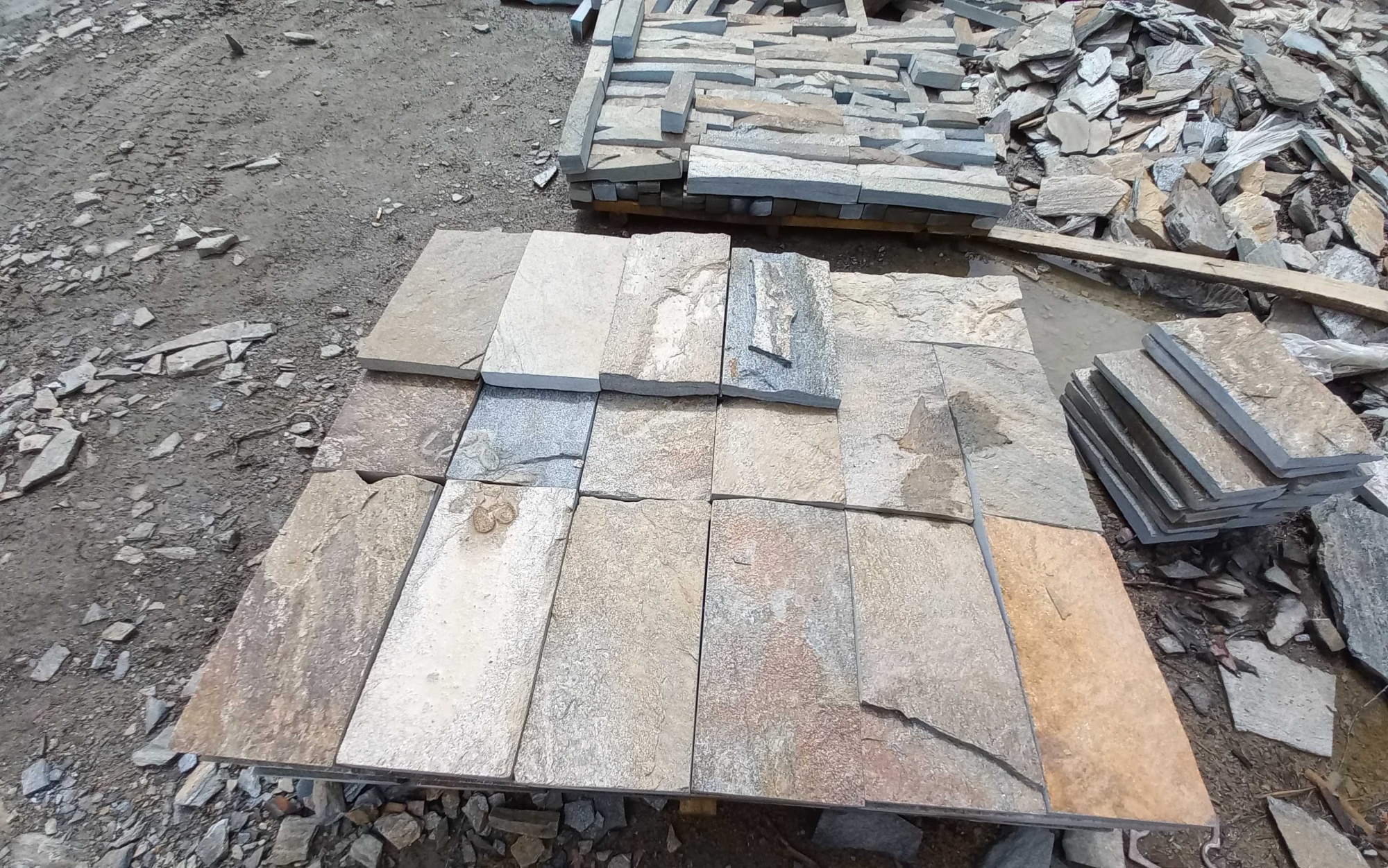 Плитка пилёная златолит Уральский для фасада купить в Туринске