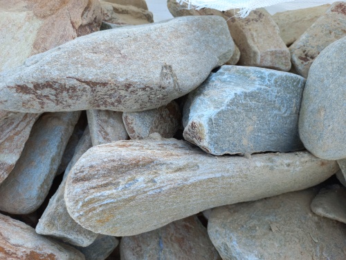 Златолит жёлтый, жёлто-зелёный глыбки и валуны для ланшафтного дизайна купить в Туринске