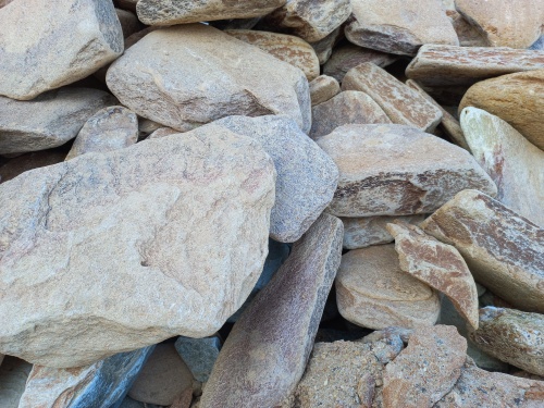 Златолит жёлтый, жёлто-зелёный глыбки и валуны для ланшафтного дизайна купить в Туринске