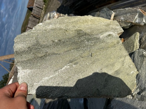 Плитняк златолит зелёный для цоколя, отмостки купить в Туринске