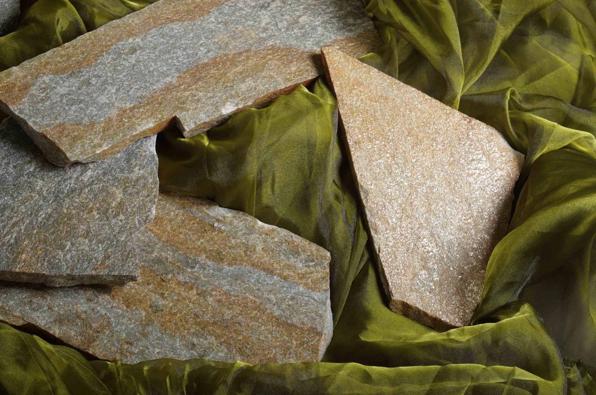 Плитняк златолит Уральский  для фасада купить в Туринске