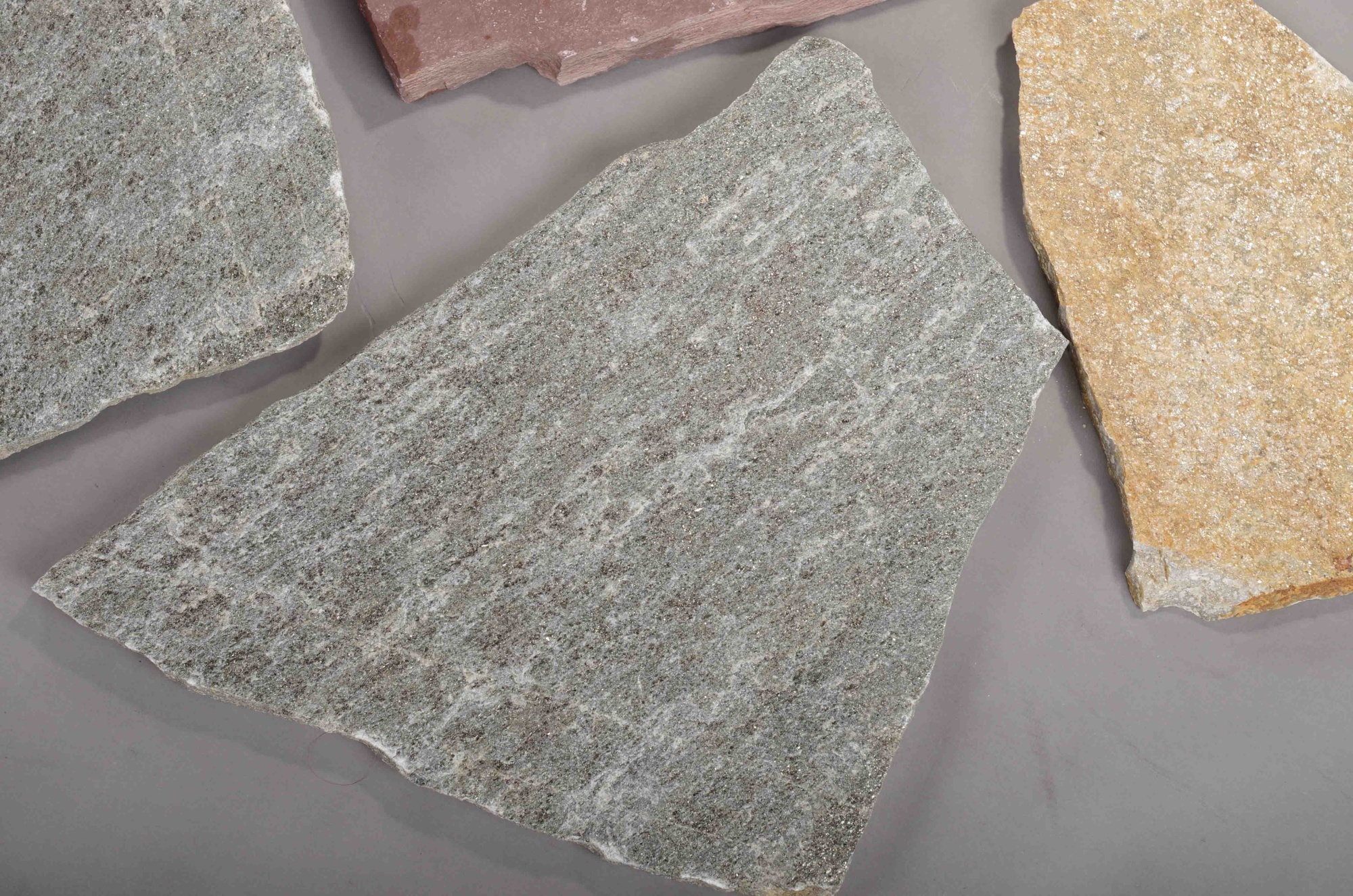 Плитняк златолит Уральский  для фасада купить в Туринске