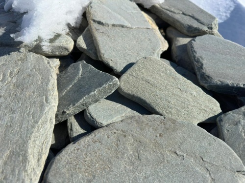 Плитняк златолит зелёный галтованный для цоколя купить в Туринске