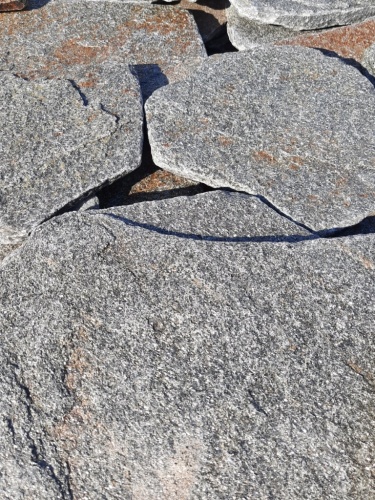 Златолит серебристый галтованный для лестниц купить в Туринске