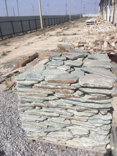 Златолит серебристый галтованный для лестниц купить в Туринске