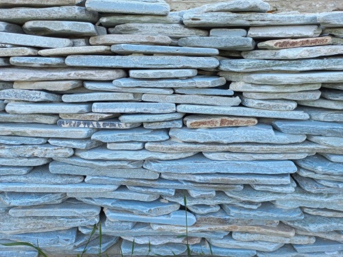 Плитняк златолит зелёный галтованный для цоколя купить в Туринске